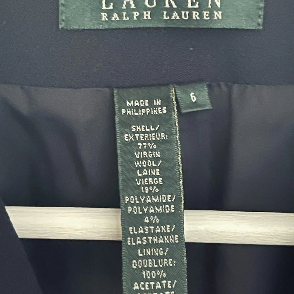 Ralph Lauren Navy Blazer with Gold Crest Buttons Size 6 Classic Chic - Picture 4 of 5